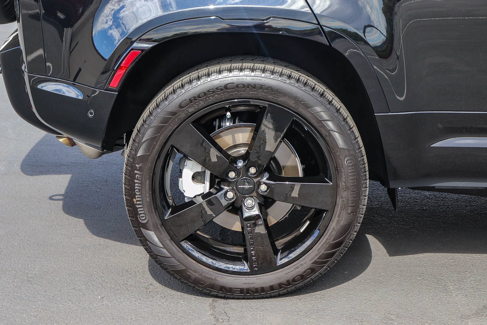 Used 2026 Land Rover Defender 110 X-Dynamic SE AWD/4WD image 9