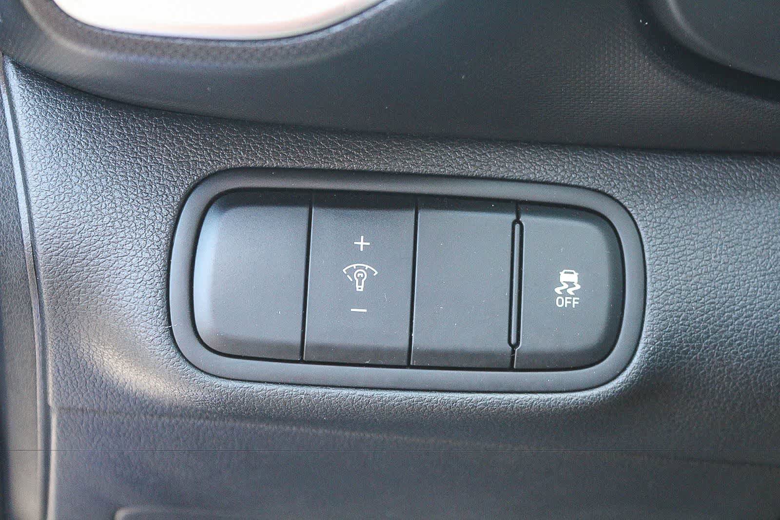 Certified 2024 Hyundai Venue SE FWD image 28