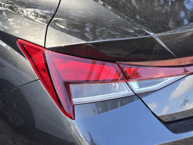 Used 2023 Hyundai Elantra SEL w/ Preferred Accessory Package FWD image 8
