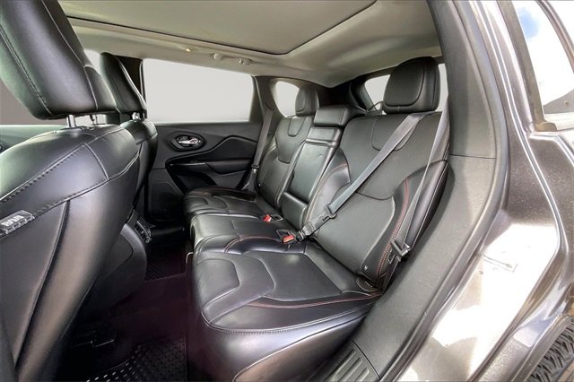 Used 2019 Jeep Cherokee Trailhawk image 24