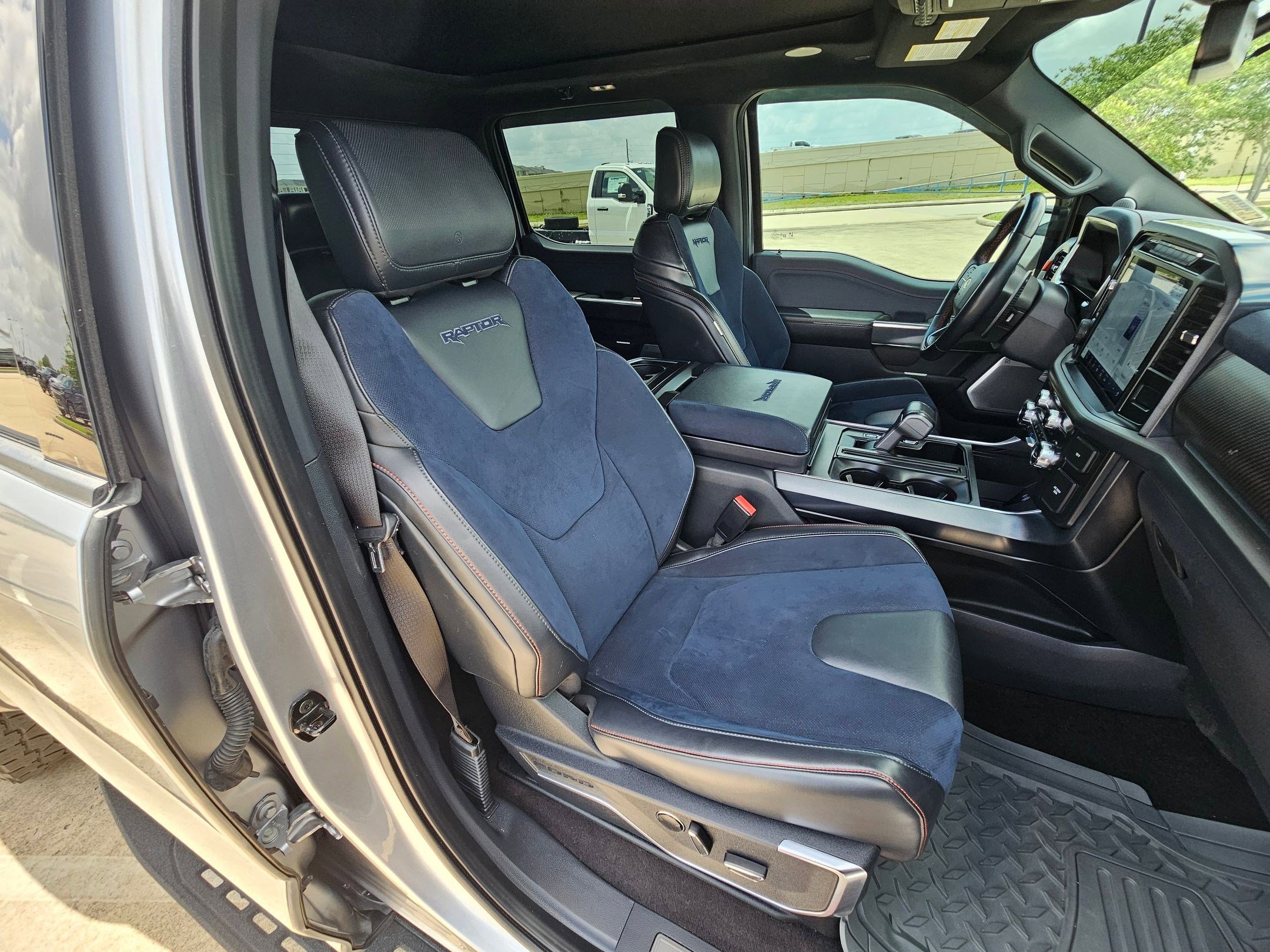 Certified 2022 Ford F150 Raptor w/ Equipment Group 801A High AWD/4WD image 33