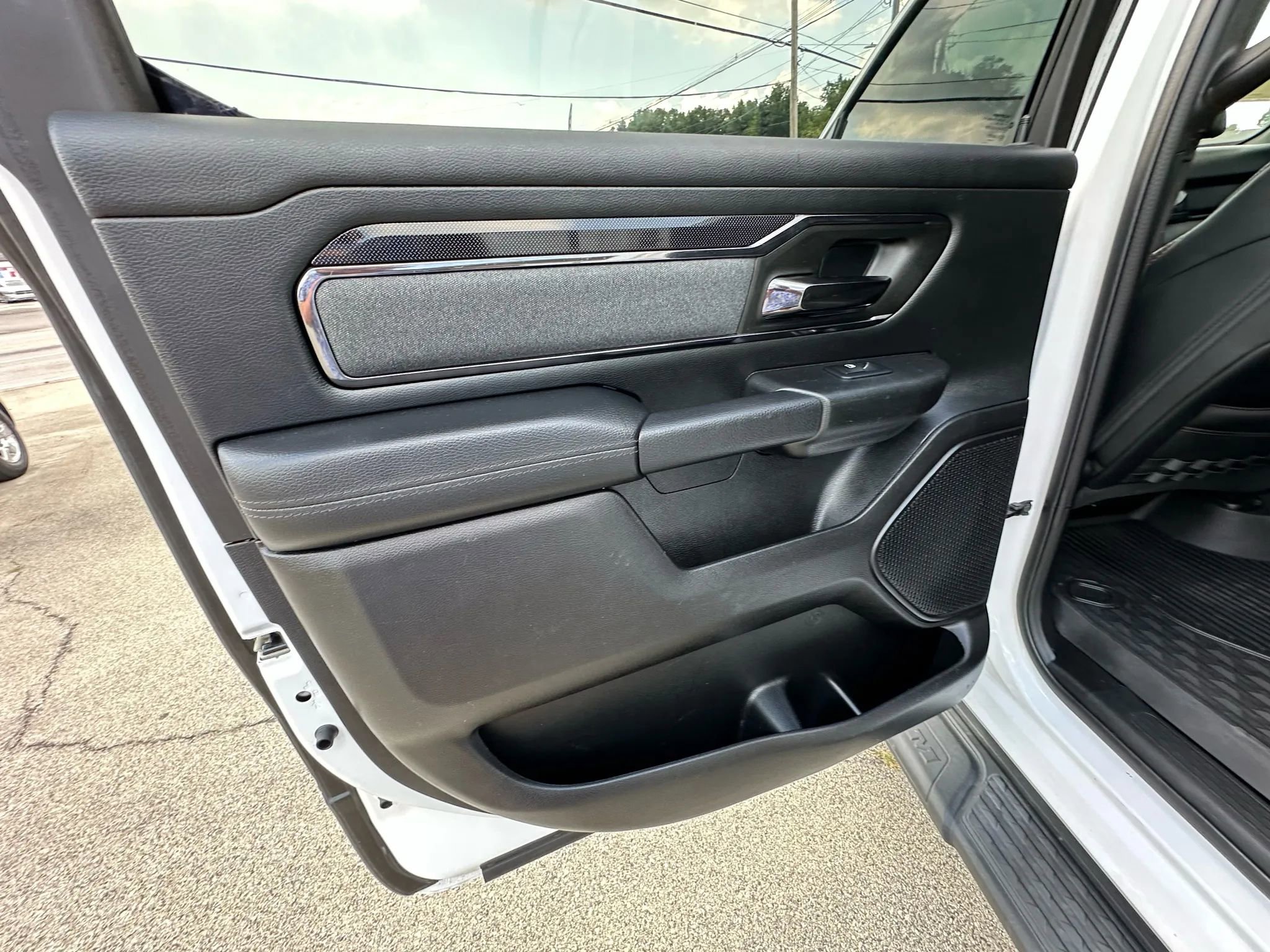 Used 2021 RAM 1500 Big Horn w/ Built-to-serve Edition image 28