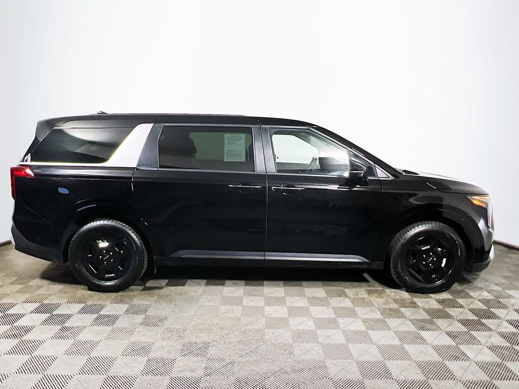 Used 2025 Kia Carnival FWD image 8