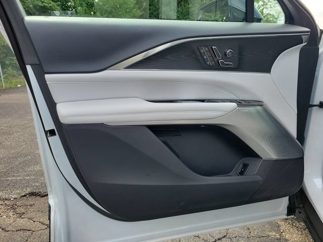 Certified 2024 Cadillac Lyriq Luxury AWD/4WD image 22