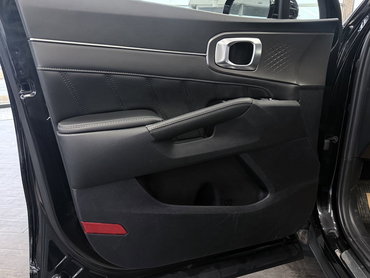 Used 2025 Kia Sorento SX image 26
