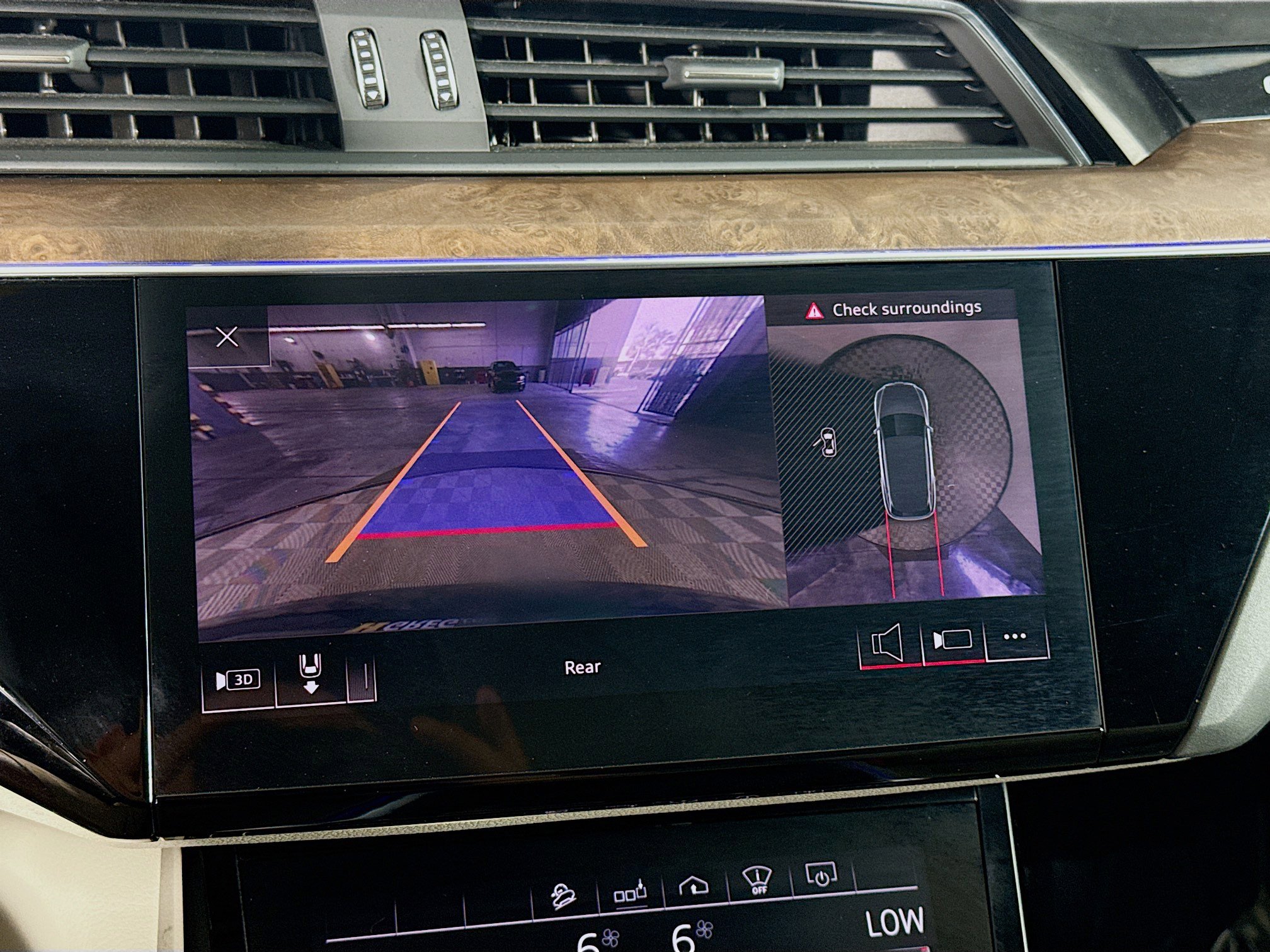 Used 2019 Audi e-tron Prestige w/ Prestige Package image 19