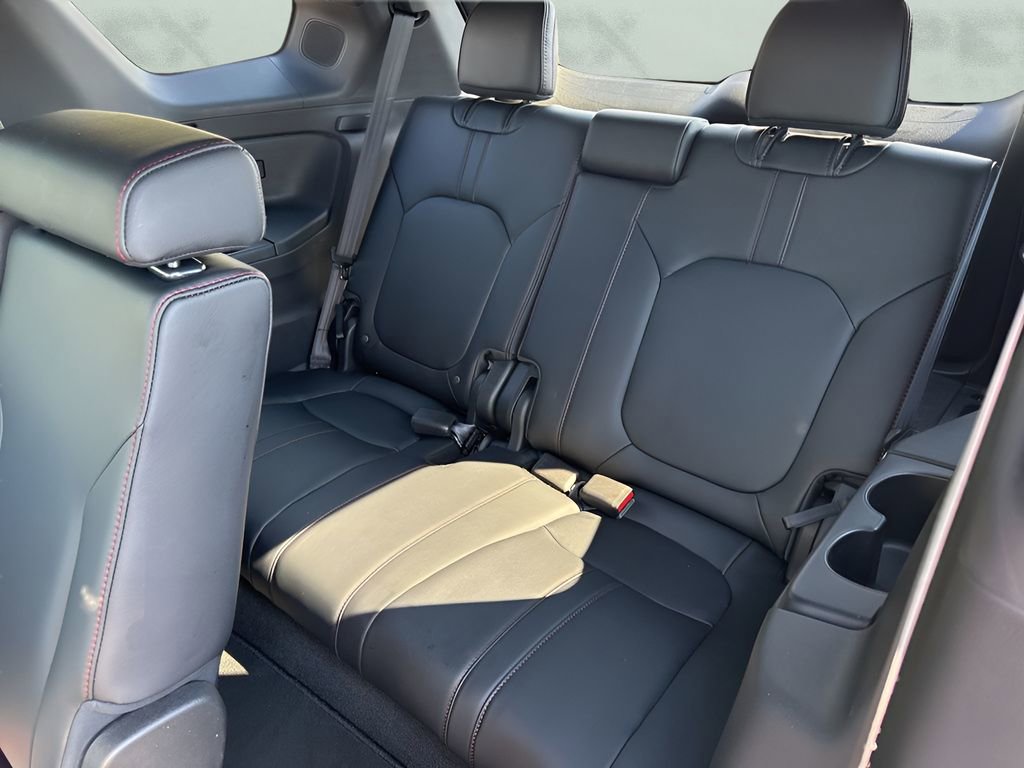 Used 2025 Honda Pilot Black Edition image 13