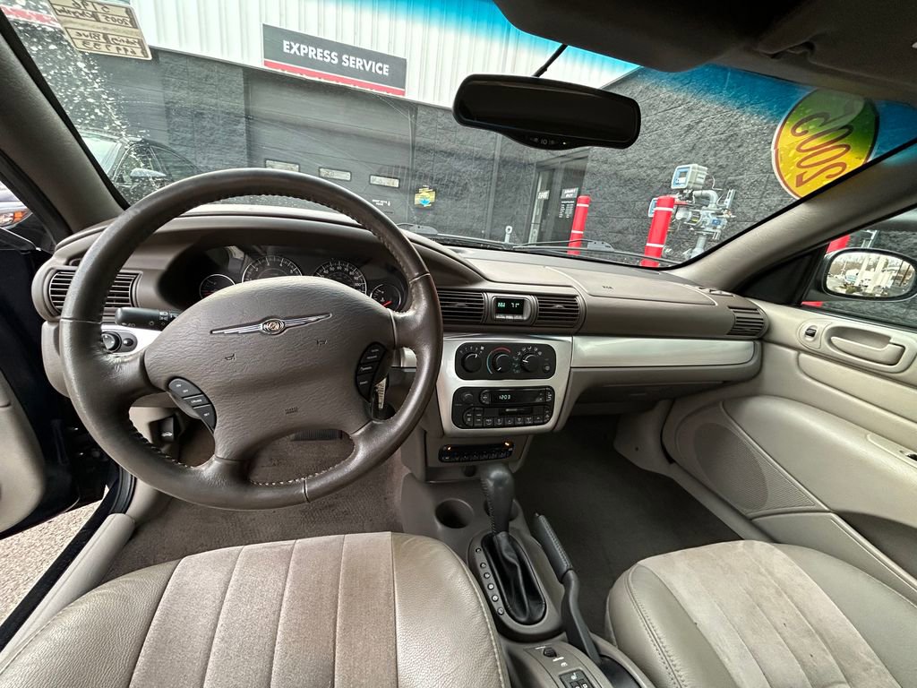 Used 2005 Chrysler Sebring Touring w/ Electronics Convenience Group image 19