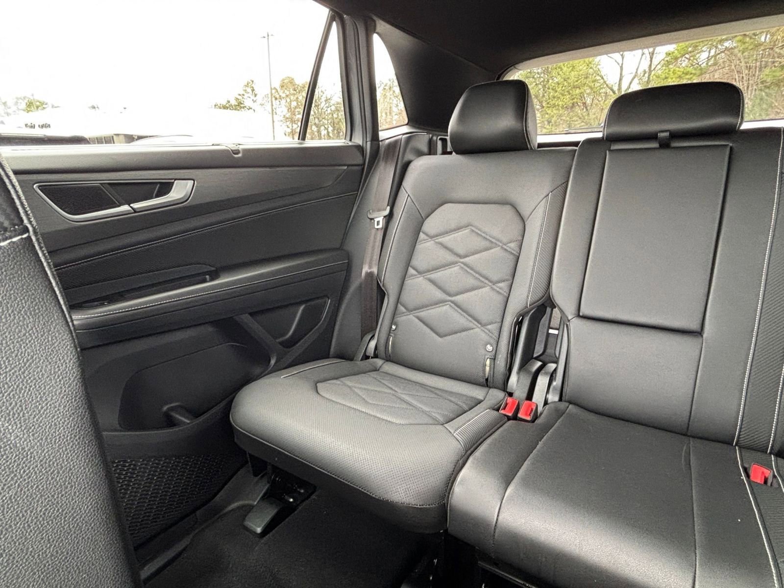 Used 2025 Volkswagen Atlas Cross Sport SE image 39