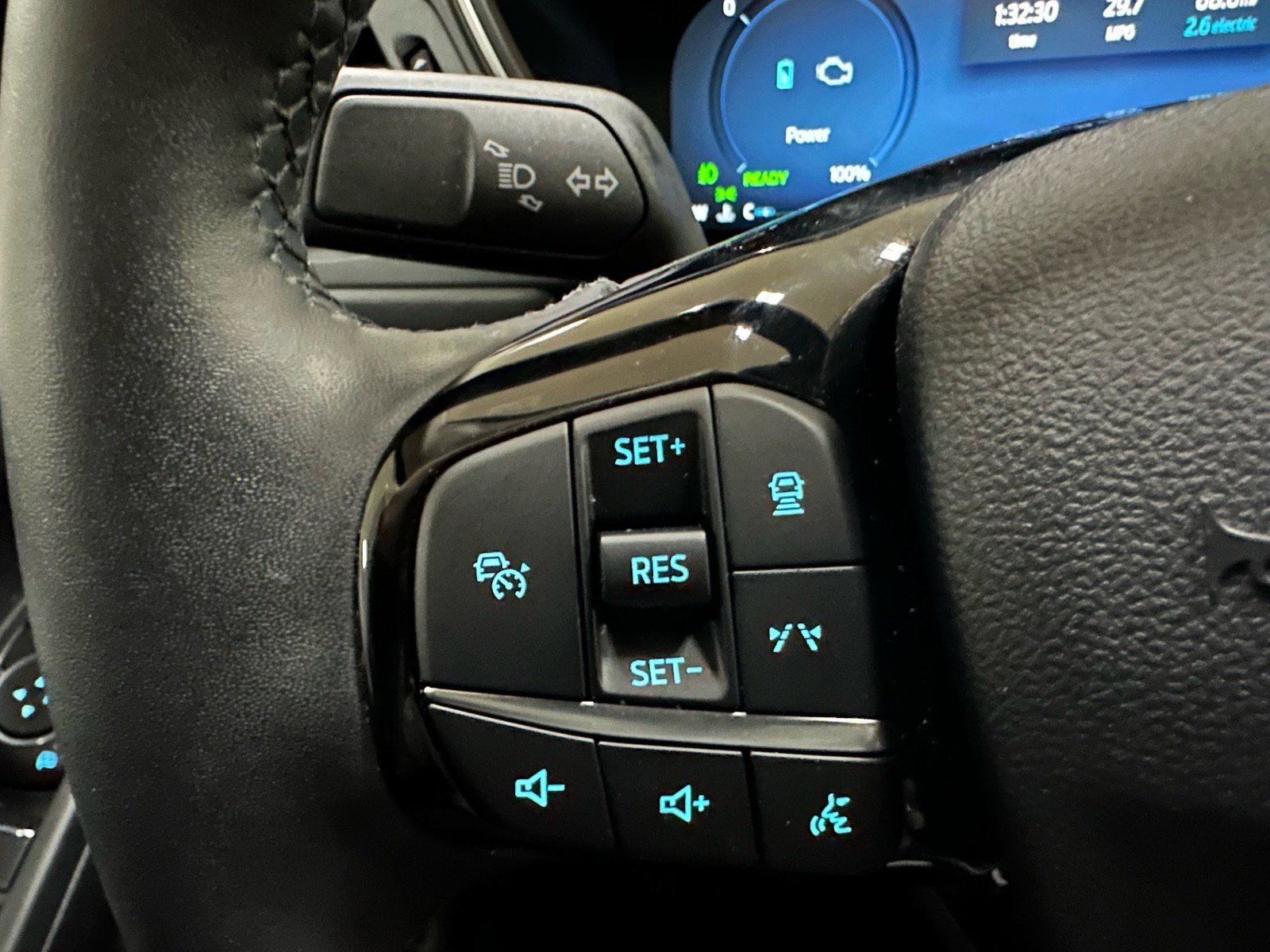 Certified 2025 Ford Escape Platinum w/ Premium Technology Package image 36