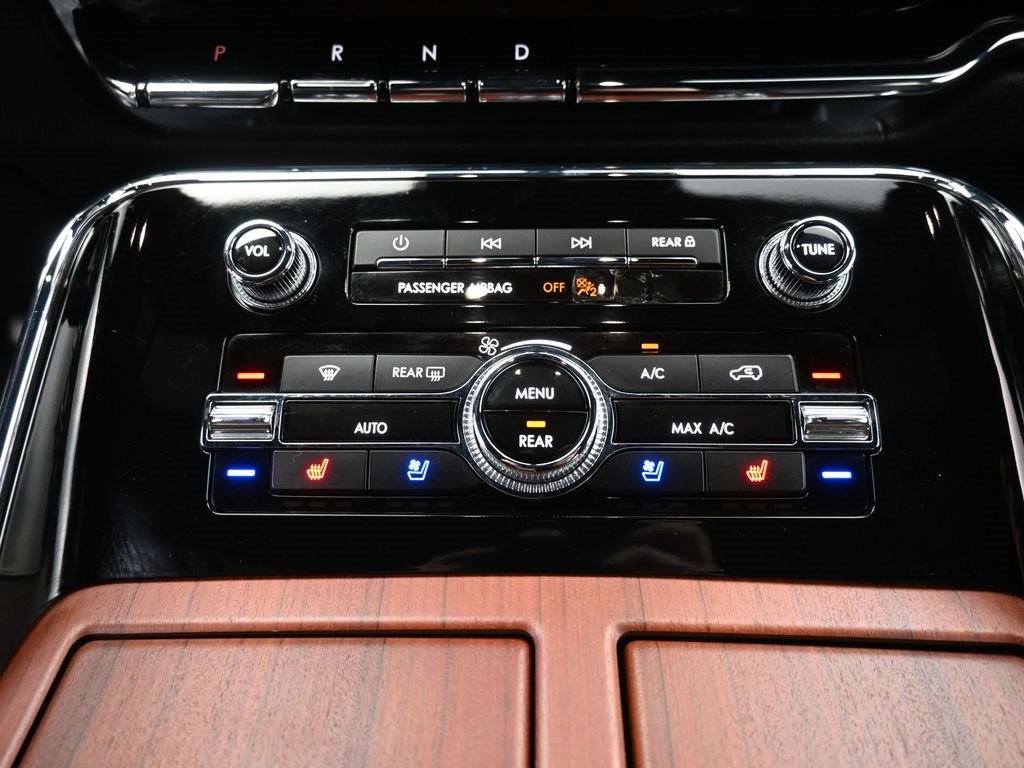 Used 2024 Lincoln Navigator L 4WD image 9