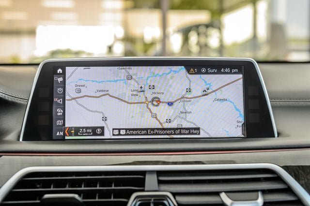 Used 2018 BMW 740i xDrive AWD/4WD image 34