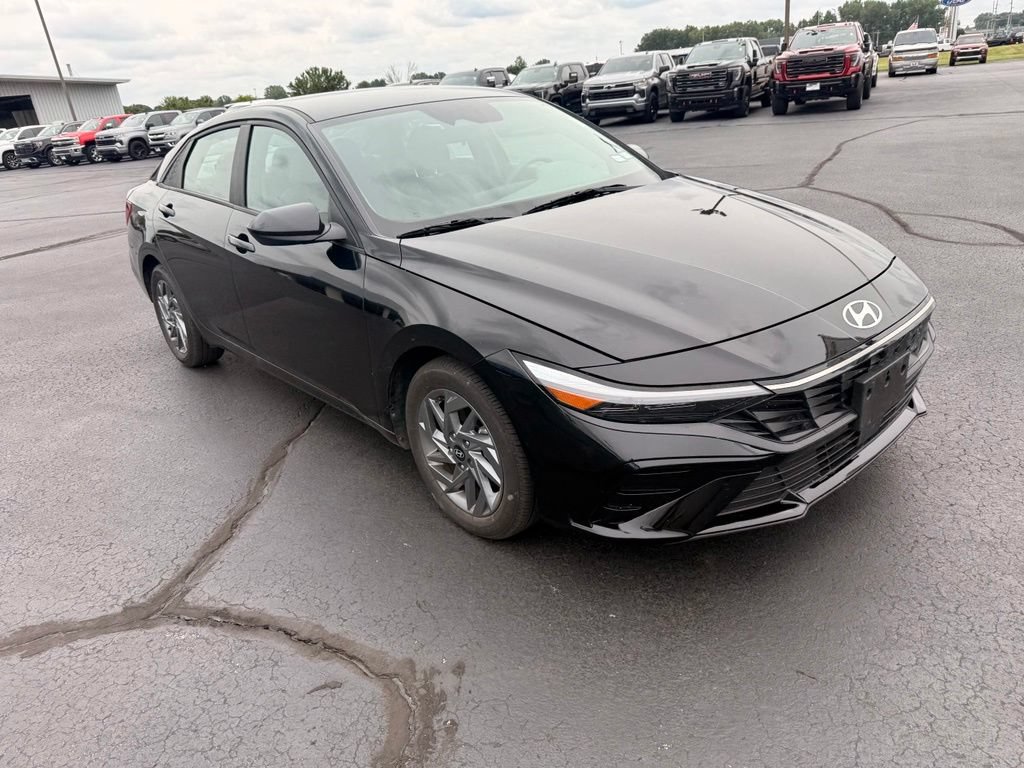 Used 2024 Hyundai Elantra SEL FWD image 9