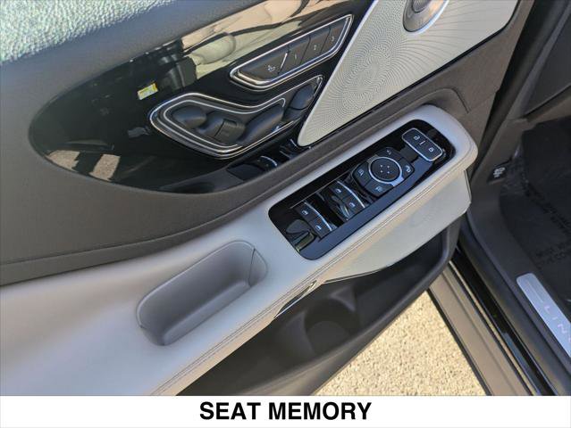 Used 2023 Lincoln Aviator Reserve w/ Equipment Group 201A AWD/4WD image 11