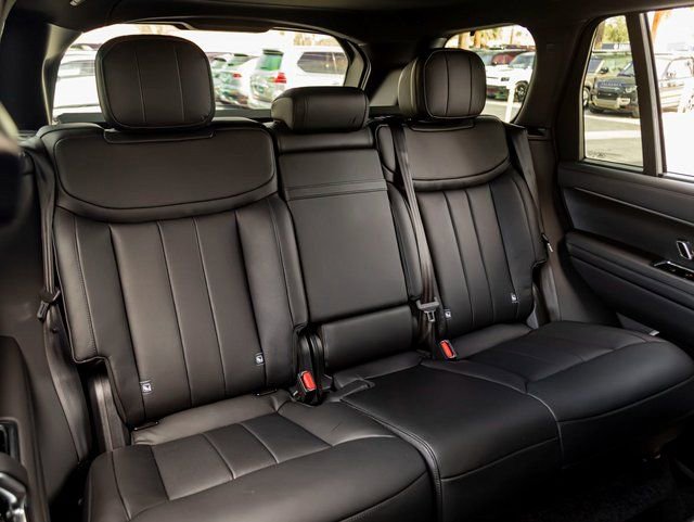 New 2026 Land Rover Range Rover SE image 25