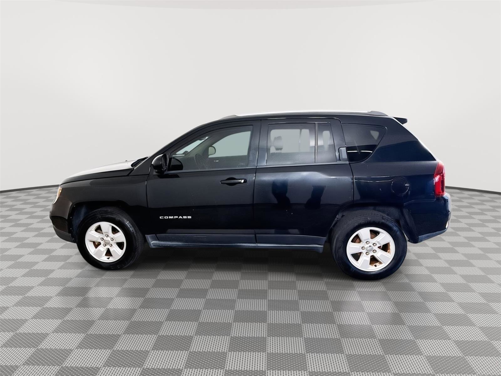 Used 2017 Jeep Compass Latitude FWD image 8