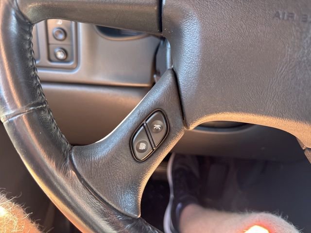 Used 2003 Chevrolet Avalanche 2WD image 23