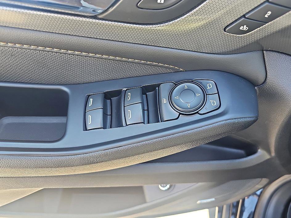 Used 2021 Chevrolet Traverse Premier w/ Redline Edition image 12