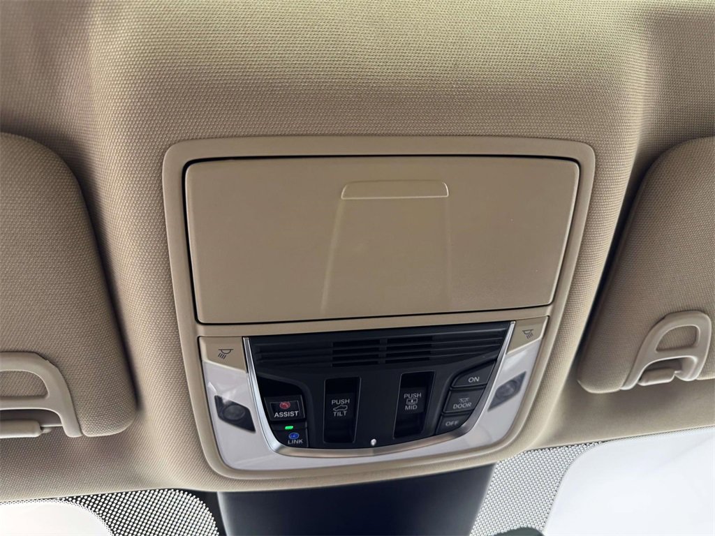 Used 2024 Acura MDX SH-AWD w/ Technology Package image 25