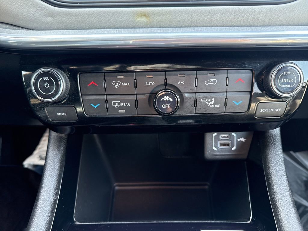 Used 2023 Jeep Compass Limited image 32