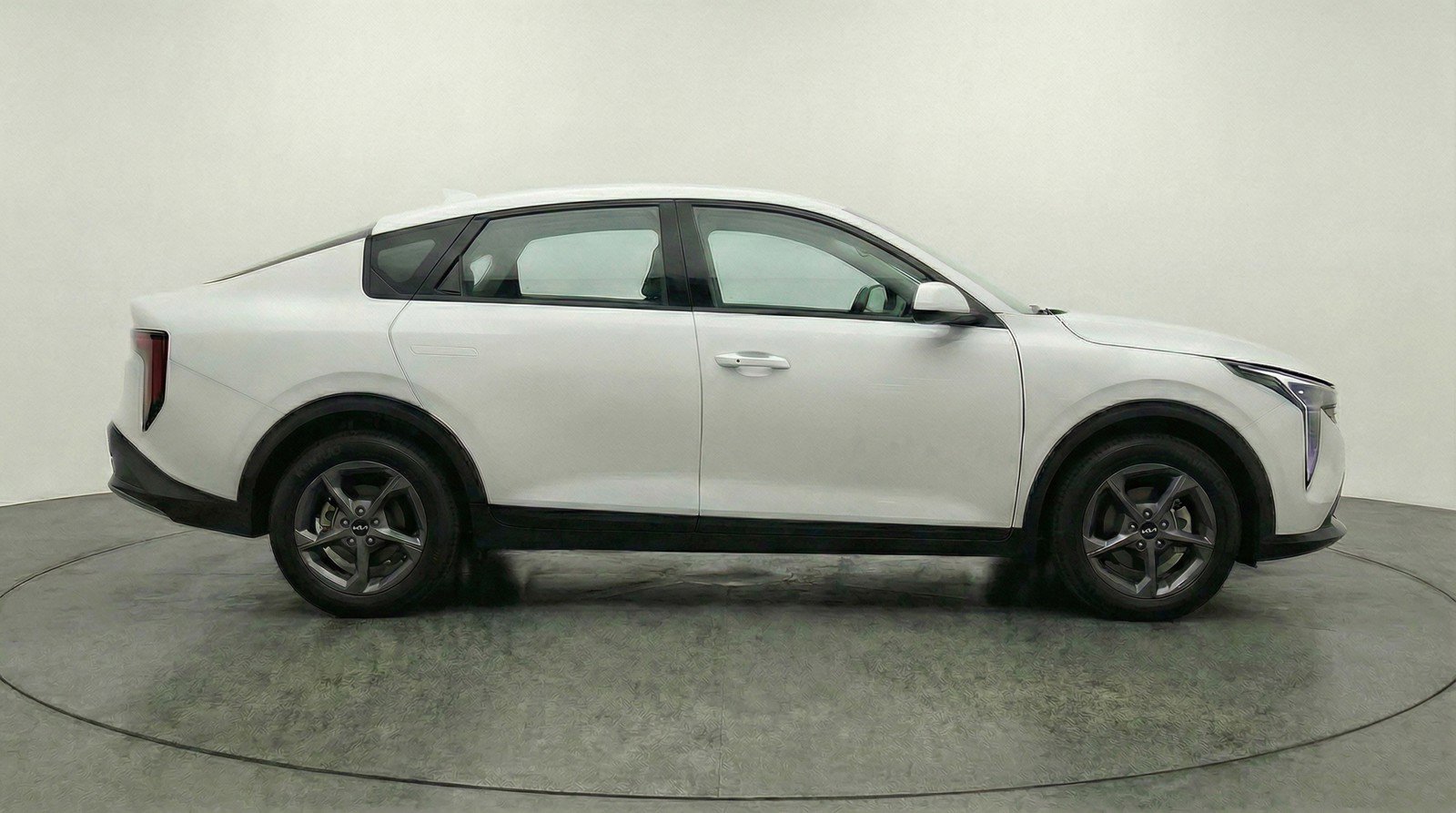 Used 2025 Kia K4 LXS image 11