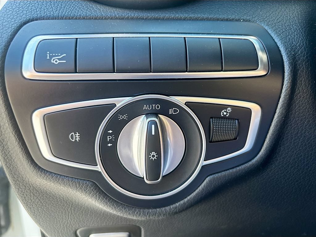 Used 2018 Mercedes-Benz GLC 300 w/ Multimedia Package image 40