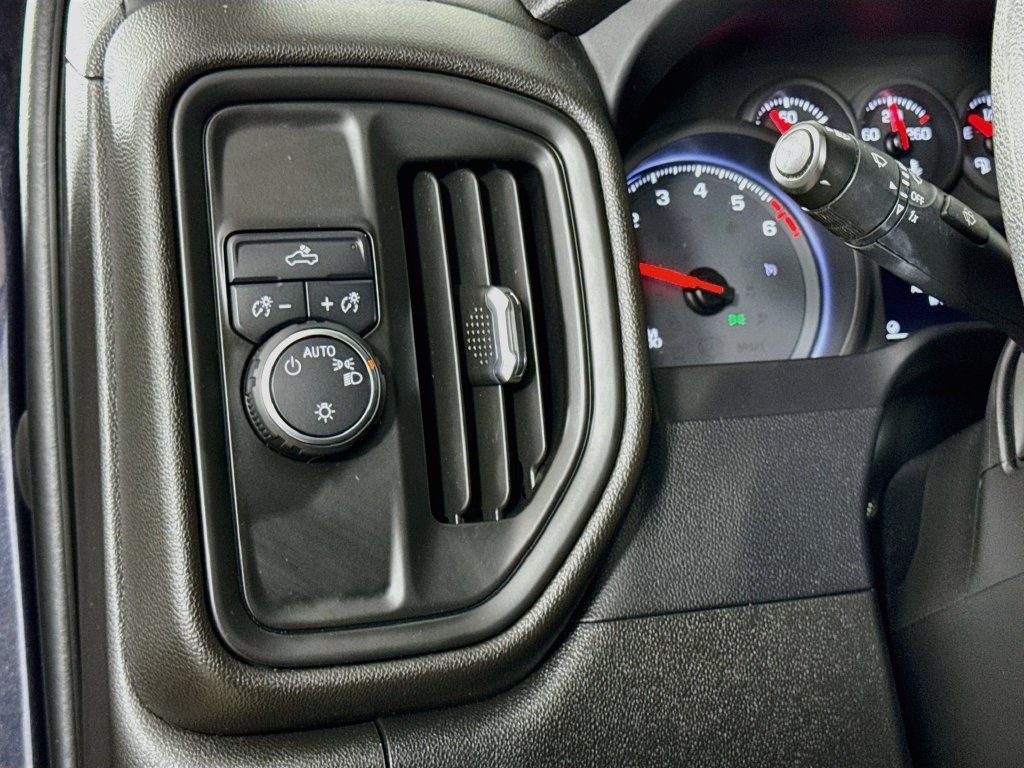 Used 2022 Chevrolet Silverado 1500 Custom RWD image 12