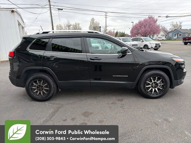 Used 2018 Jeep Cherokee Latitude Plus w/ Comfort/Convenience Group image 4