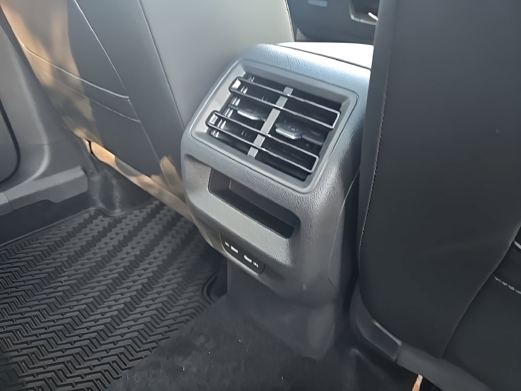 New 2026 Volkswagen Tiguan SE AWD/4WD image 12
