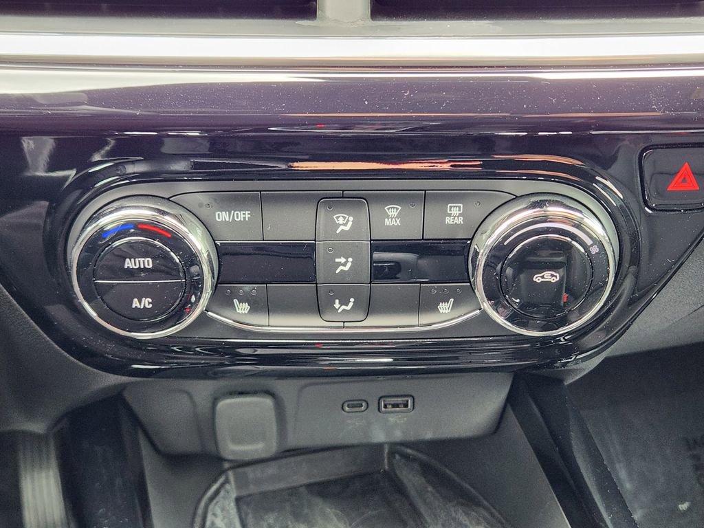 Certified 2025 Chevrolet Trax RS w/ Sunroof Package FWD image 20