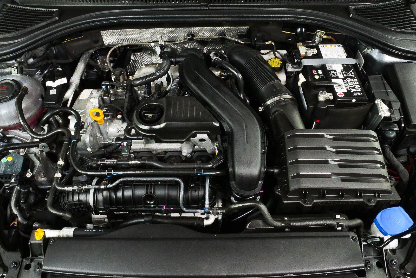 Certified 2025 Volkswagen Jetta Sport FWD image 29