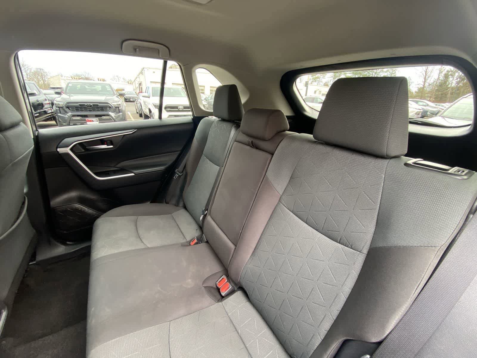 Used 2025 Toyota RAV4 XLE AWD/4WD image 32
