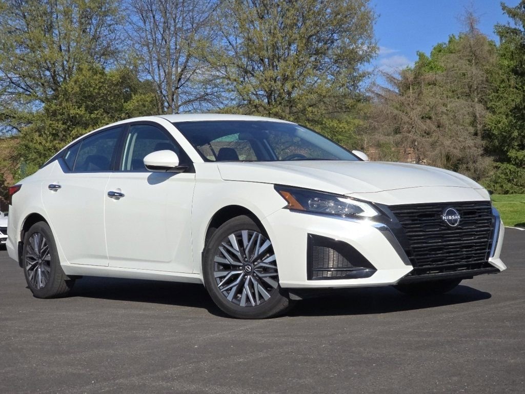 Used 2023 Nissan Altima 2.5 SV AWD/4WD image 2