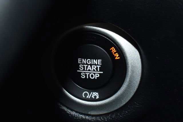 Certified 2025 Chrysler Pacifica Select image 25