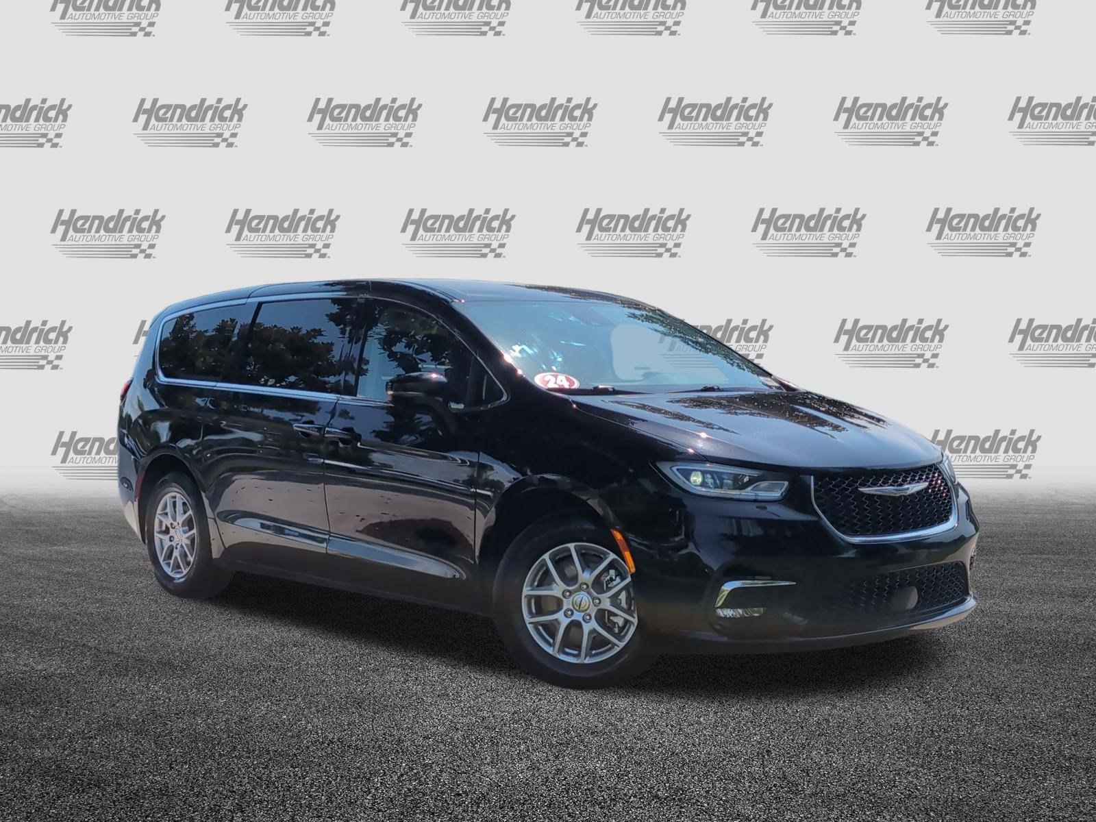 Used 2024 Chrysler Pacifica Touring-L FWD video 2