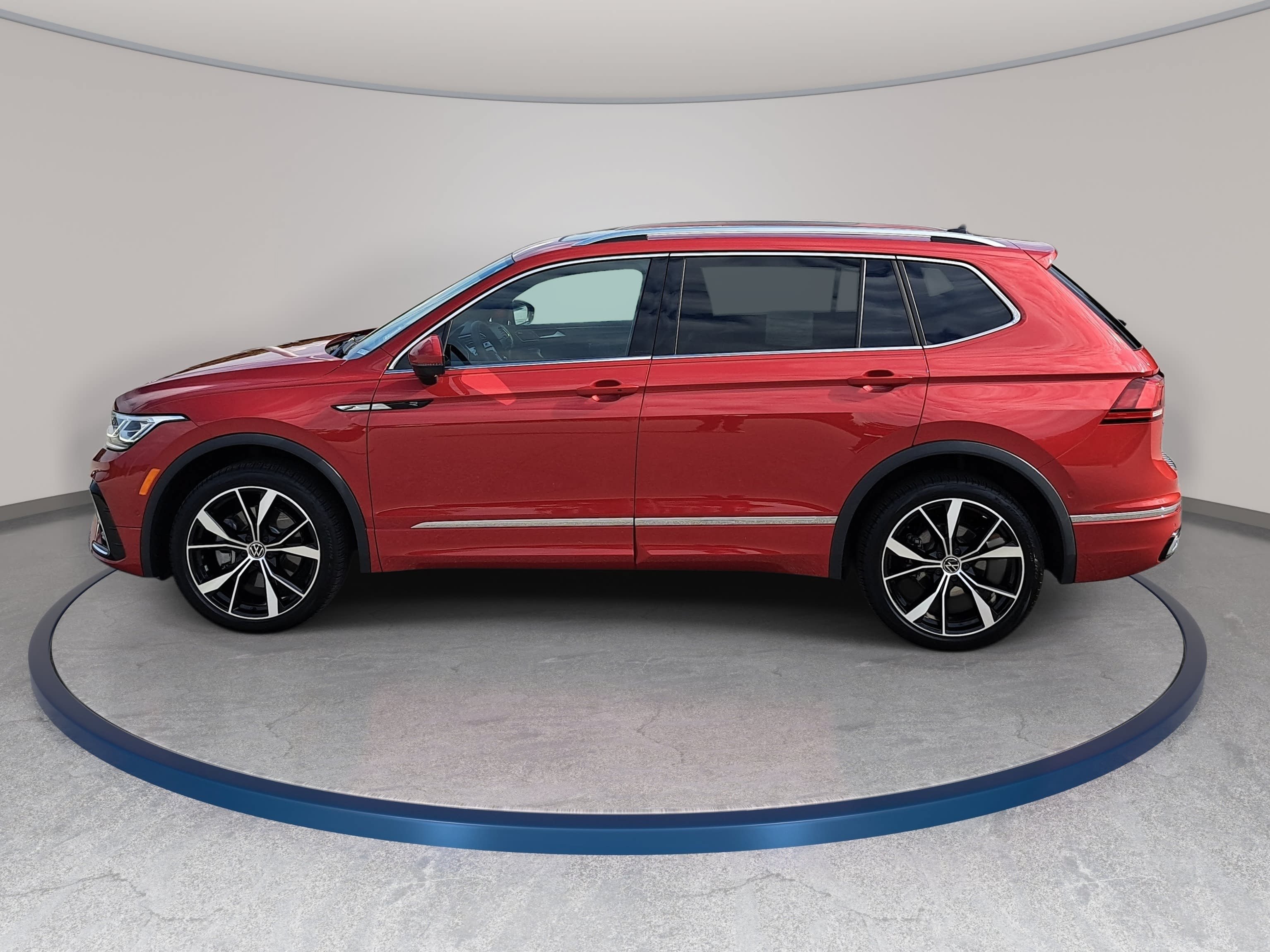 Certified 2024 Volkswagen Tiguan SEL R-Line AWD/4WD image 8