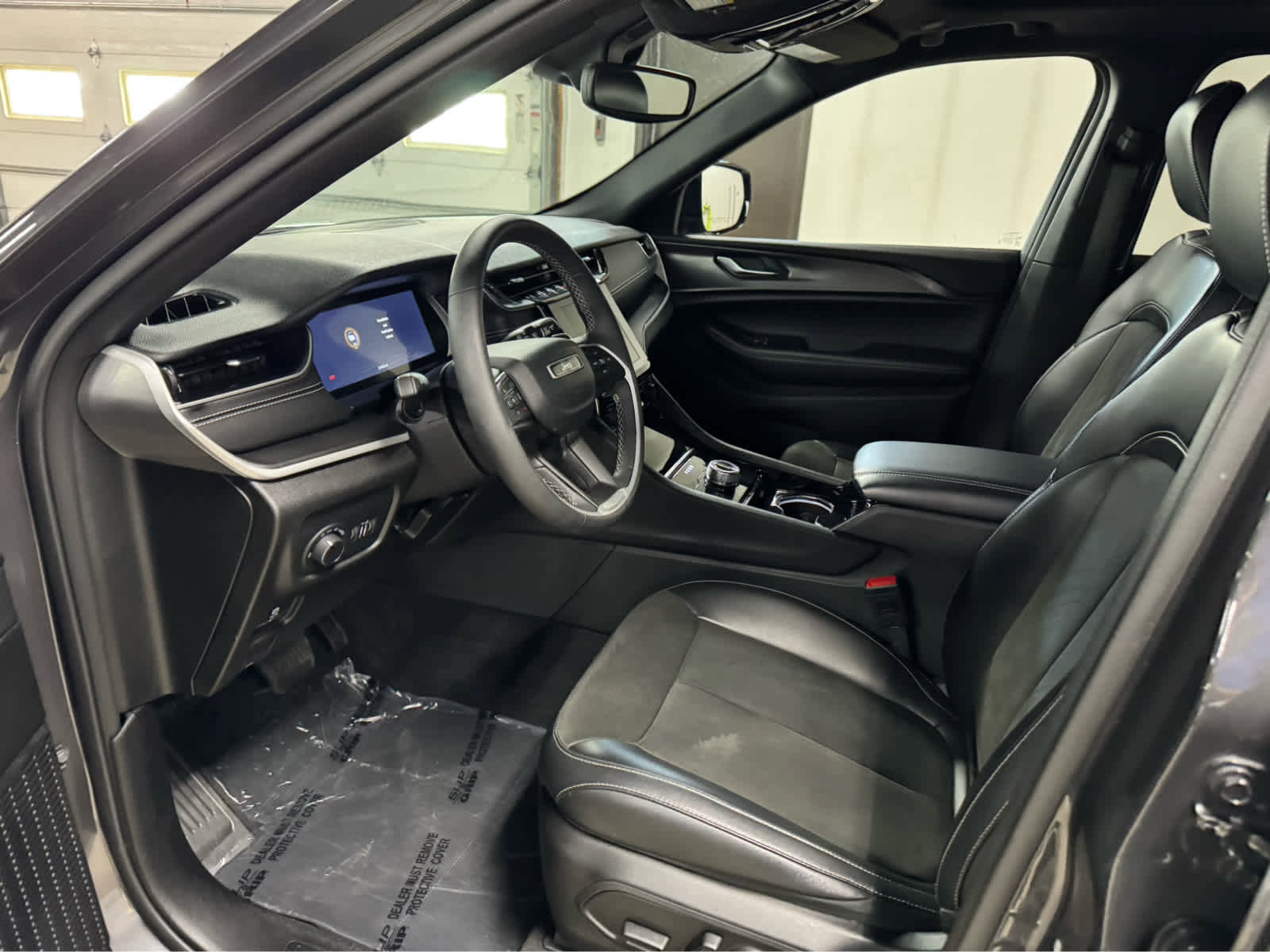 Used 2023 Jeep Grand Cherokee Altitude image 15