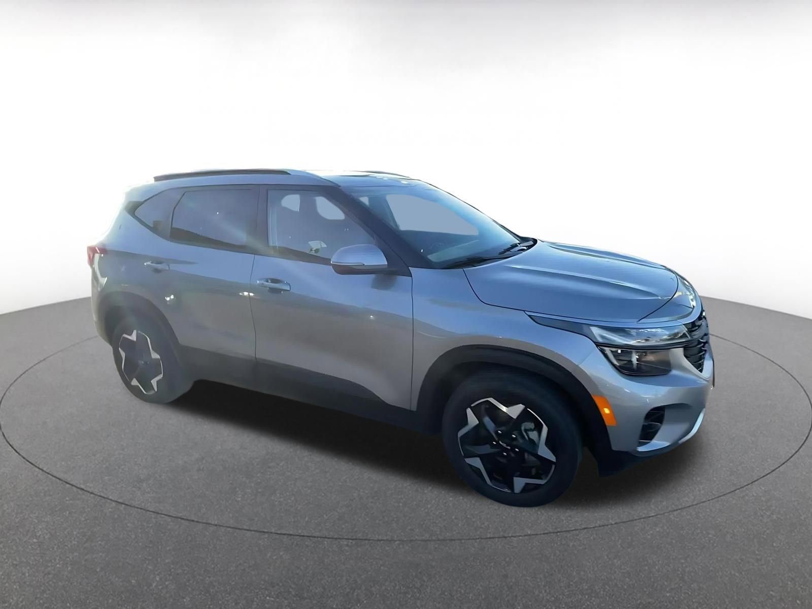 Used 2025 Kia Seltos S image 2