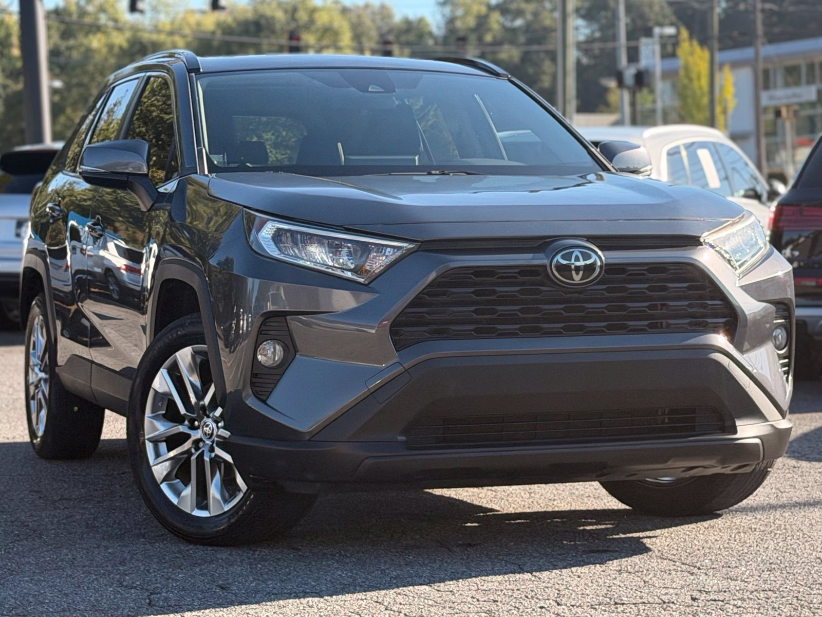 Used 2019 Toyota RAV4 XLE Premium FWD image 7