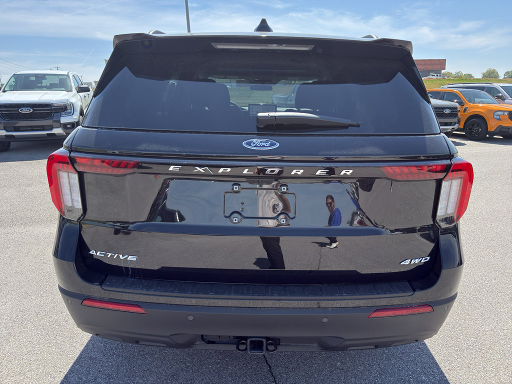 New 2026 Ford Explorer Active RWD image 6