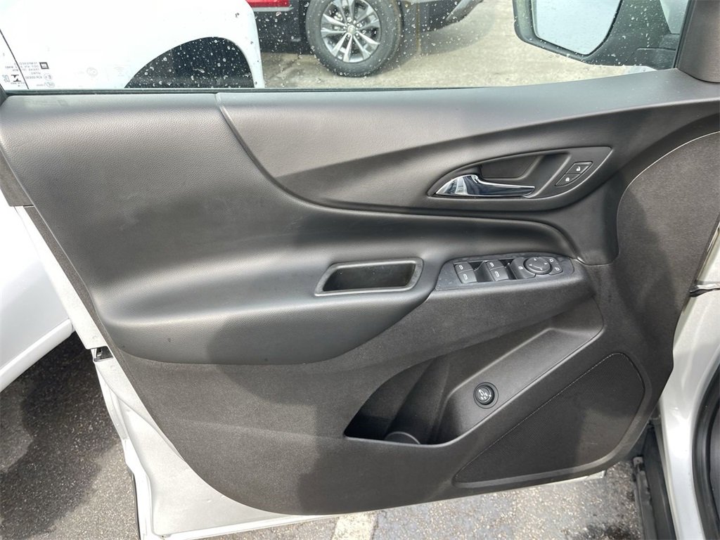 Used 2018 Chevrolet Equinox LT image 3