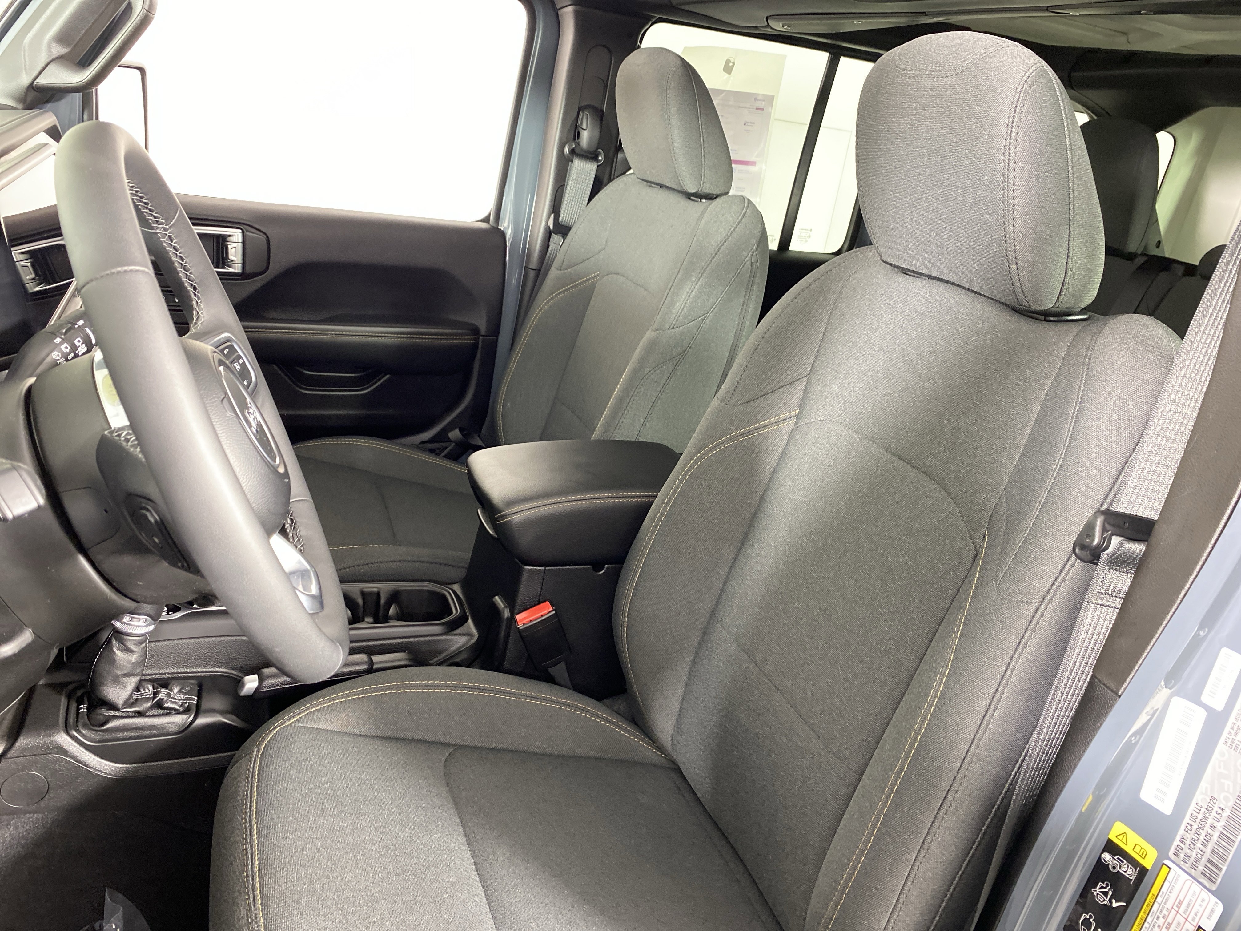 Used 2025 Jeep Wrangler Sahara image 16