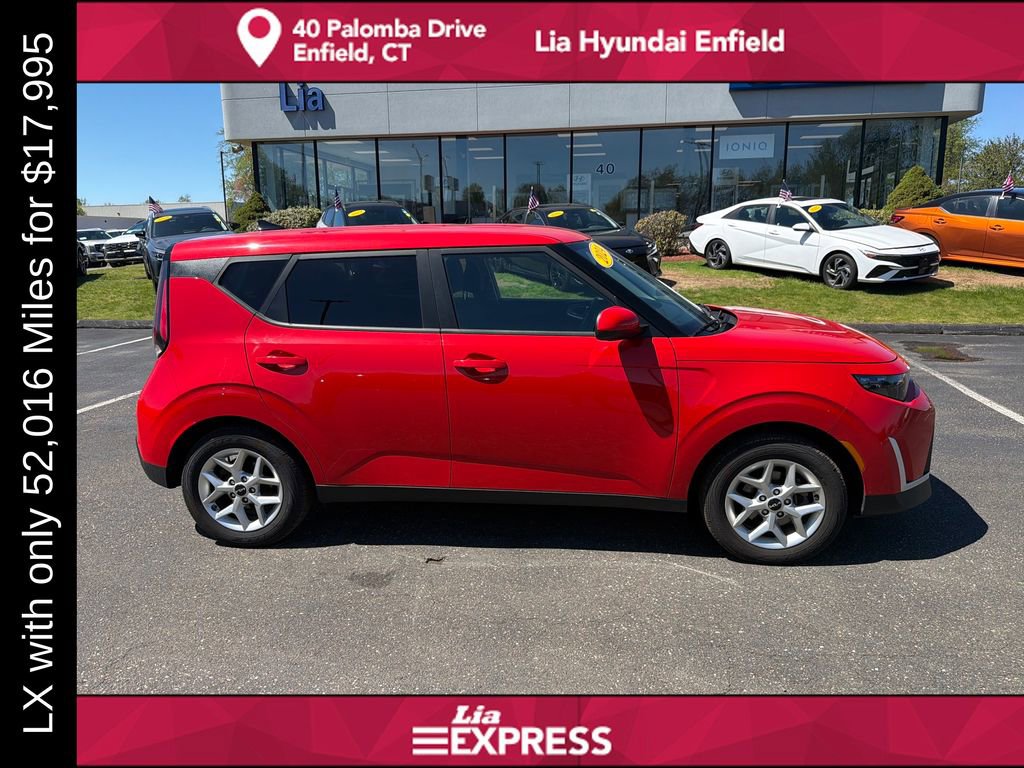 Used 2024 Kia Soul LX w/ Option Group 015 FWD image 2