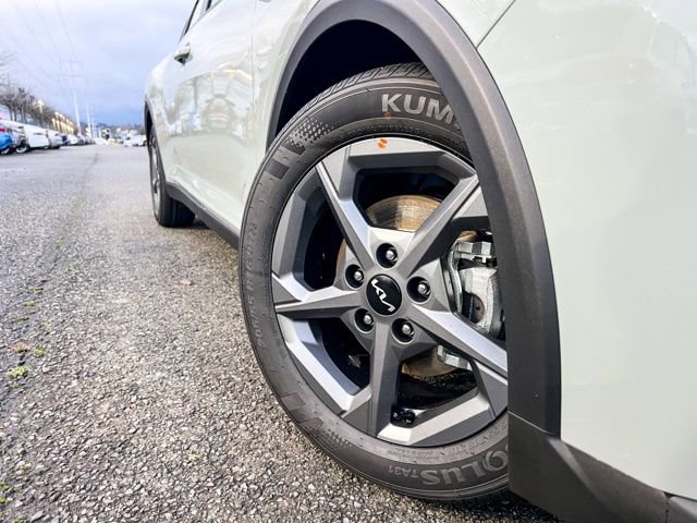 New 2025 Kia K4 LXS image 2