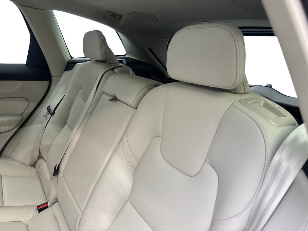 Used 2024 Volvo XC60 B5 Plus w/ Protection Package Premier AWD/4WD image 35