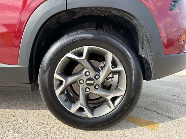 Used 2025 Chevrolet Trax LT w/ LT Convenience Package FWD image 16