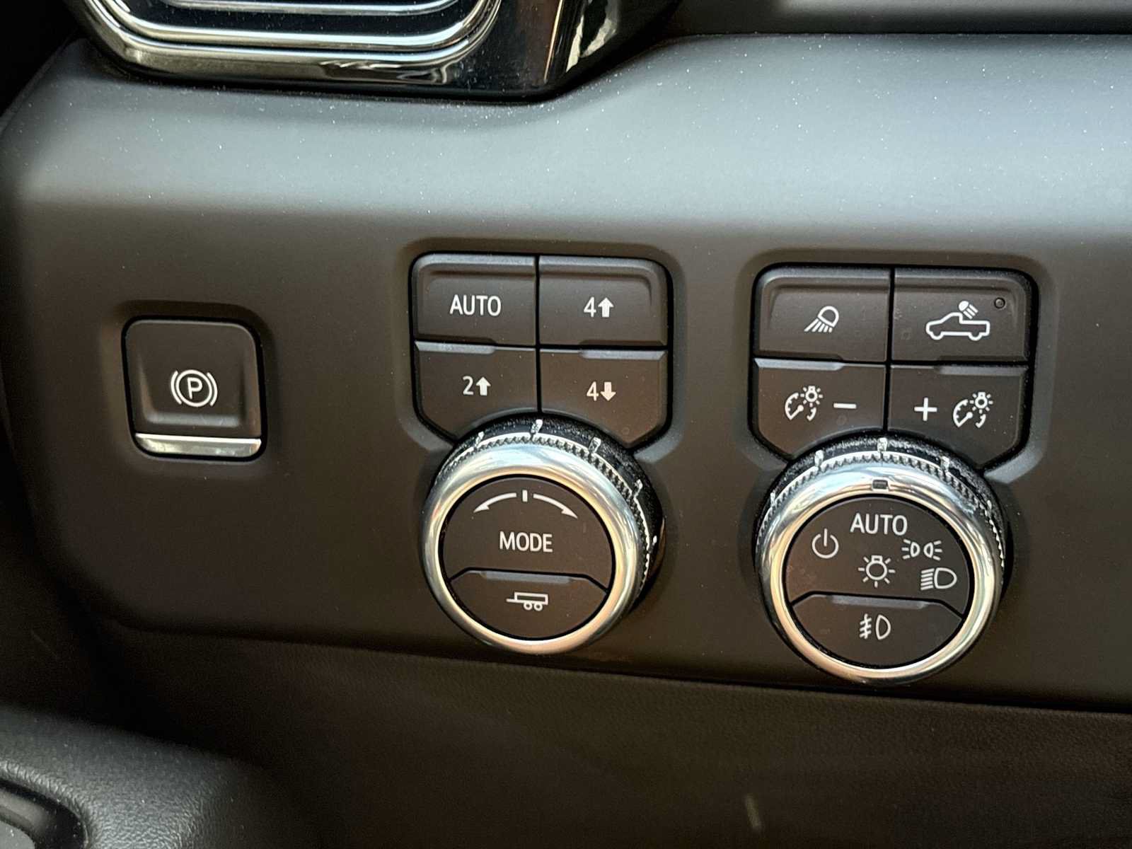 Used 2024 GMC Sierra 1500 AT4 w/ Technology Package AWD/4WD image 36
