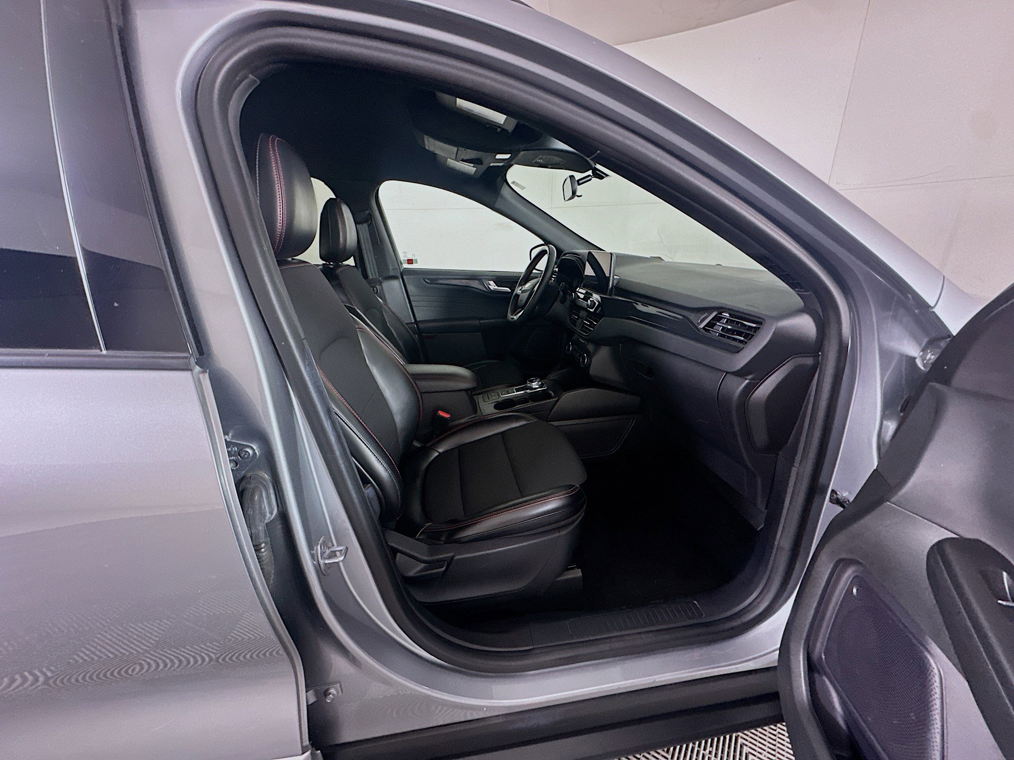 Used 2024 Ford Escape ST-Line image 30