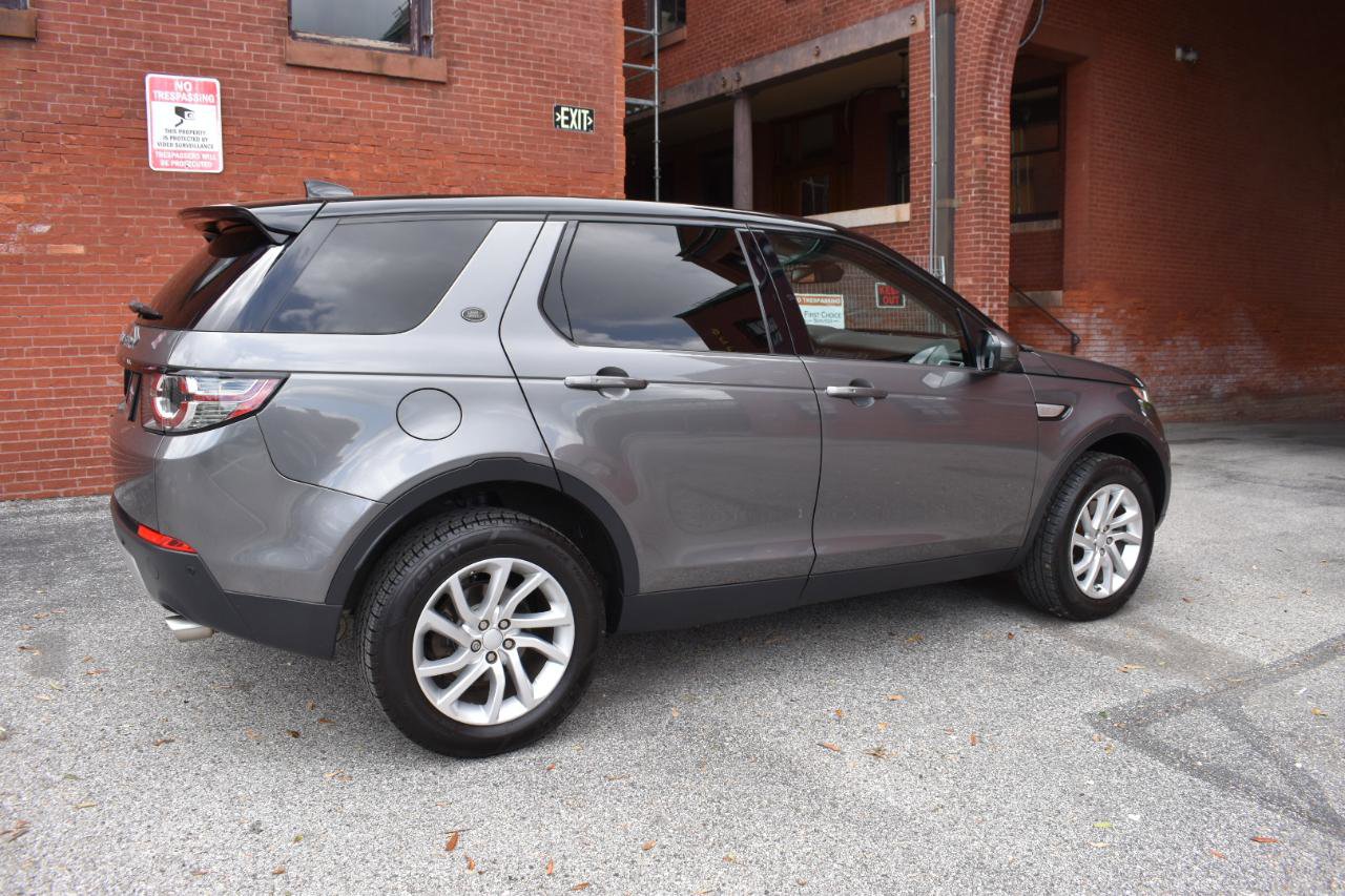 Used 2017 Land Rover Discovery Sport HSE image 2