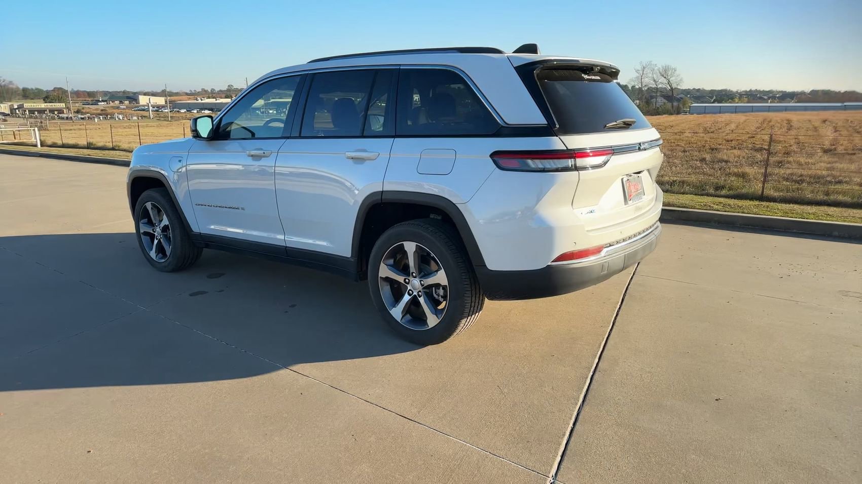 New 2023 Jeep Grand Cherokee 4WD 4xe w/ Luxury Tech Group II image 7